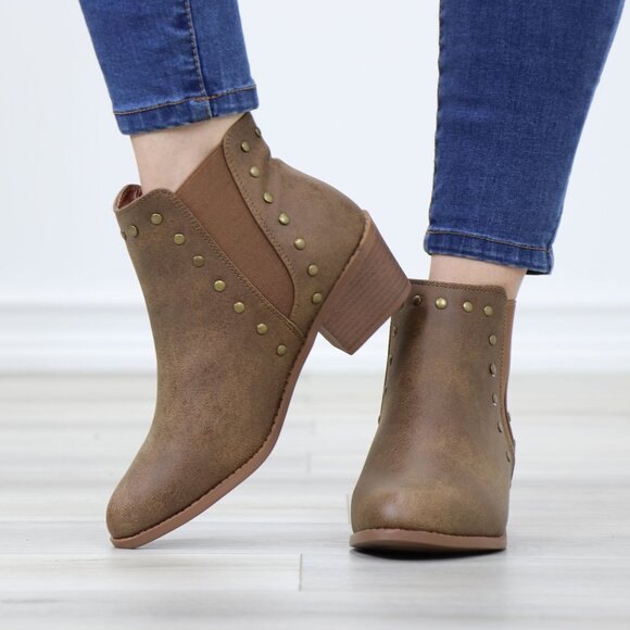 Chelsea Pointed Toe Low Heel Ankle Boots Metal Studs Tan Synthetic Leather - Picture 11 of 12